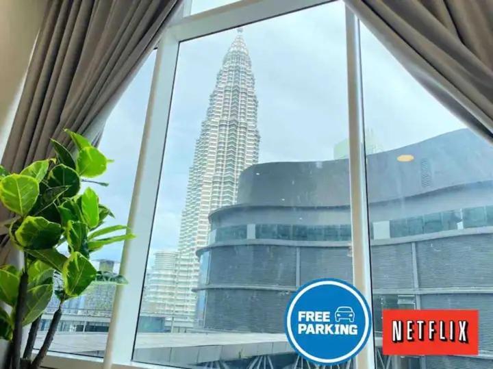 Sky Suites Klcc By Pnut Kuala Lumpur Exterior photo